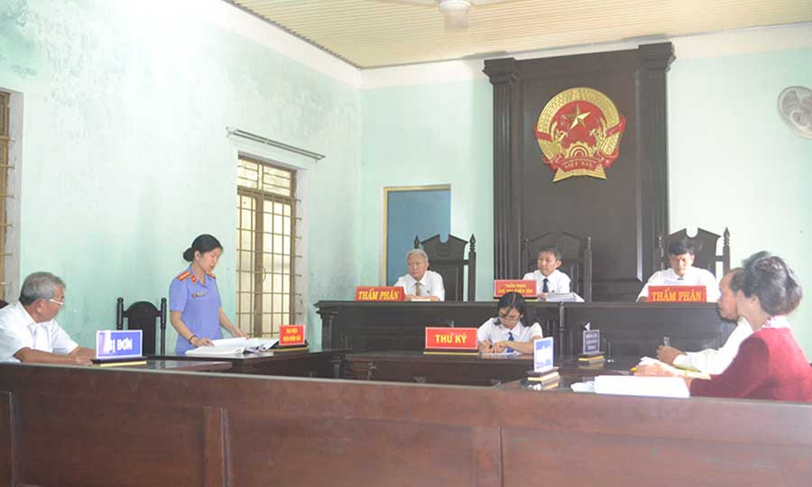 Phiên tòa phúc thẩm tại TAND tỉnh ngày 25-9. Ảnh: Hoàng Cư