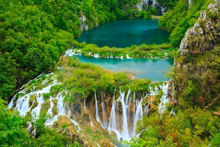 Công viên Quốc gia Plitvice là một trong các kỳ quan thiên nhiên nổi tiếng của Croatia nói riêng và châu Âu nói chung.