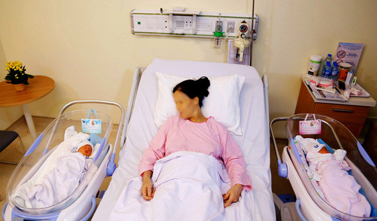 Người mẹ hiếm muộn mất con vì tai nạn giao thông hạnh phúc đón 2 con sinh đôi (Ảnh: Bác sĩ cung cấp)