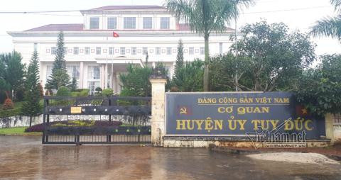 Bí thư Huyện ủy Tuy Đức xác nhận có con rơi và không khai báo trong hồ sơ lý lịch. Ảnh: VNN