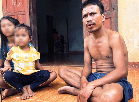 Gia đình ông Hồ Văn Non lâm vào cảnh kiệt quệ, nợ nần do tin lời thầy bói. Ảnh: TỬ TRỰC