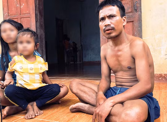 Gia đình ông Hồ Văn Non lâm vào cảnh kiệt quệ, nợ nần do tin lời thầy bói. Ảnh: TỬ TRỰC