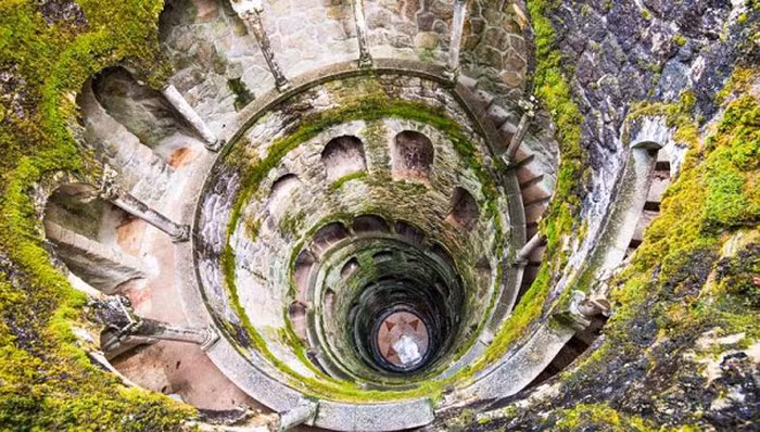 Giếng khai tâm sâu gần 30 m