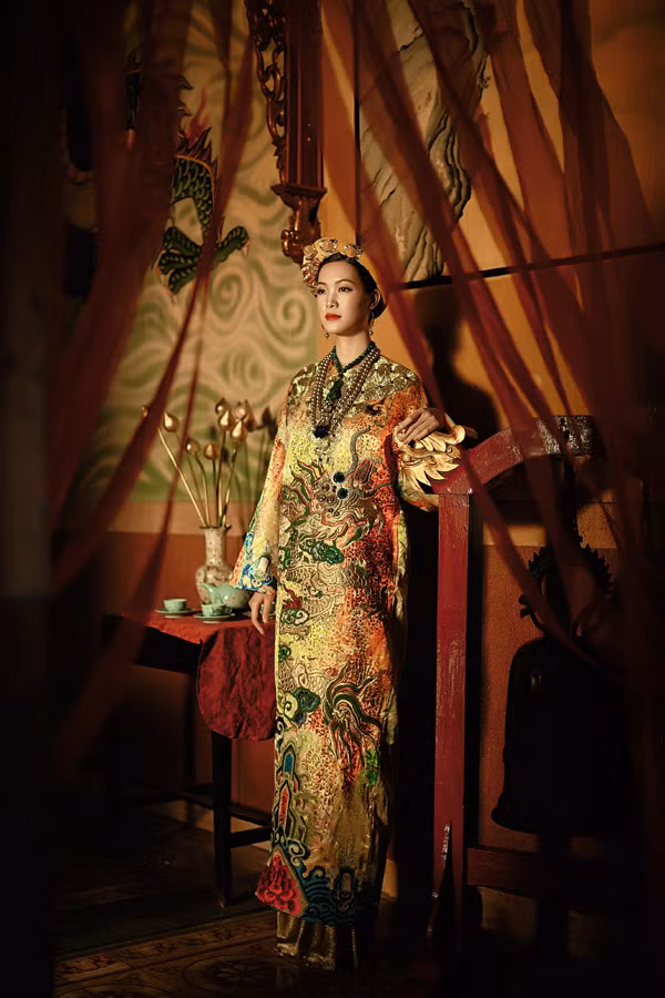 Thùy Dung nhận lời làm người mẫu cho bộ sưu tập 'Hành trình về phương Đông' của hai nhà thiết kế Thế Huy và Hải Long. Nhan sắc tự nhiên cùng vẻ đài các, sang trọng của Hoa hậu Việt Nam 2008 được hai nhà thiết kế đánh giá là phù hợp với tinh thần của bộ sưu tập lấy cảm hứng từ hình ảnh các hoàng hậu của những vương triều ngày xưa.