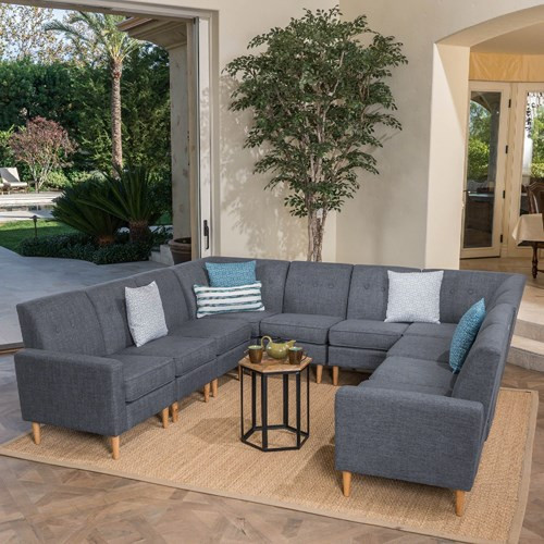  Ghế sofa hình chữ U cung cấp cho mọi người một chỗ ngồi rộng rãi, hoàn hảo đặt trong phòng chiếu phim hay phòng khách ngoài trời.