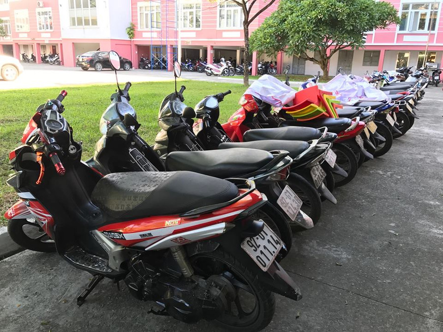 Tang vật thu giữ của các đối tượng đánh bạc.  Tang vật thu giữ của các đối tượng đánh bạc.