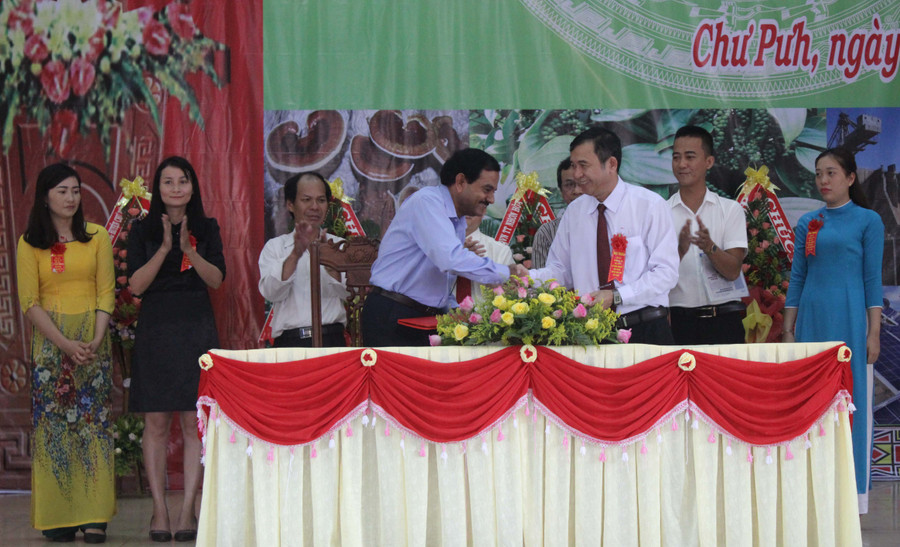 Doanh nghiệp ký kết Bản ghi nhớ liên kết sản xuất đầu tư. Ảnh: Ngọc Thu