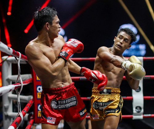 Võ Văn Đài (trái) lại thi đấu không tốt. Ảnh: T.T