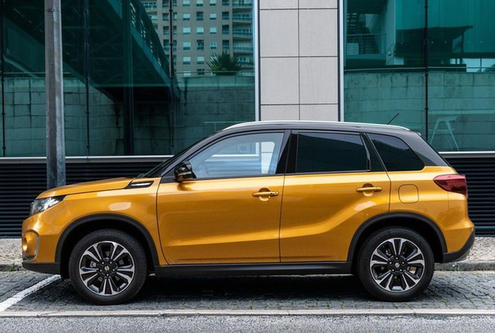 Thân xe được Suzuki thiết kế những đường dập nổi tạo vẻ khỏe khoắn, thể thao. Xe sử dụng mâm 5 chấu hình chữ V. Thân xe được Suzuki thiết kế những đường dập nổi tạo vẻ khỏe khoắn, thể thao. Xe sử dụng mâm 5 chấu hình chữ V.