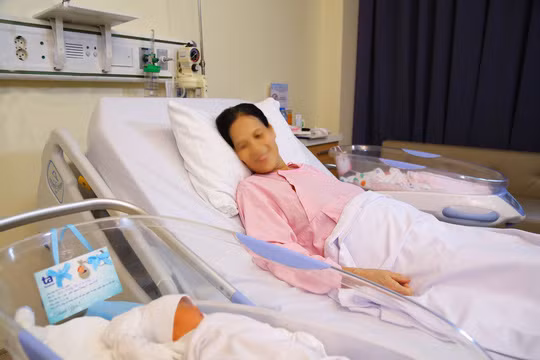 Người mẹ đón nhận niềm hạnh phúc ở tuổi ngoài 50