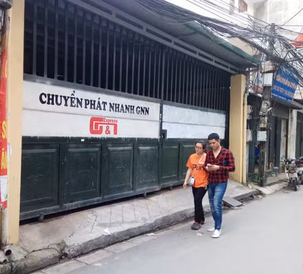 Trụ sở Công ty GNN tại Hà Nội đóng cửa chiều 4-9. Ảnh: Minh Chiến