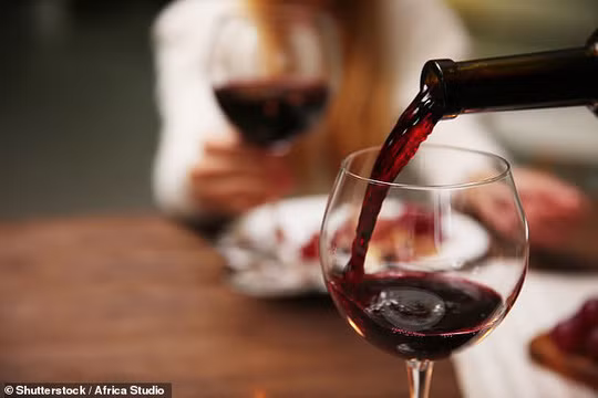  Một thành phần trong rượu vang đỏ có thể điều chế thành thuốc trị viêm xương khớp cực hiệu quả