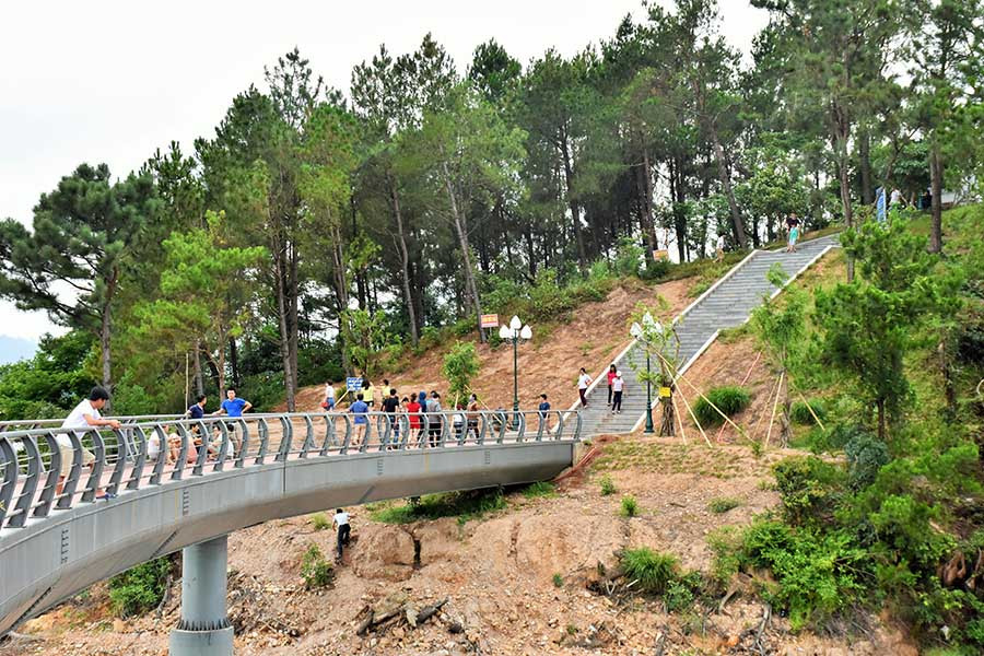  Đường lên đền thờ cố Tổng Bí thư Lê Duẩn. Ảnh: Đ.M.P