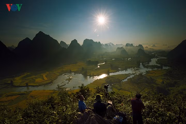 Ngọc Côn là nơi sông Quây Sơn (bắt nguồn từ Trung Quốc) chảy vào lãnh thổ Việt Nam.