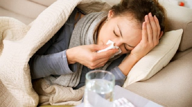 Cúm mùa dễ dàng lây qua tiếp xúc trực tiếp hay các vật dụng dùng chung Cúm mùa dễ dàng lây qua tiếp xúc trực tiếp hay các vật dụng dùng chung