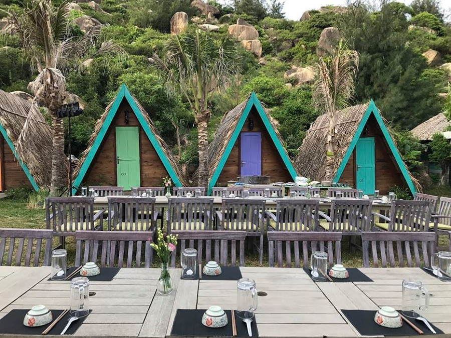 Nơi nghỉ dưỡng được thiết kế mái nhà rơm . Ảnh: Tường Quyên