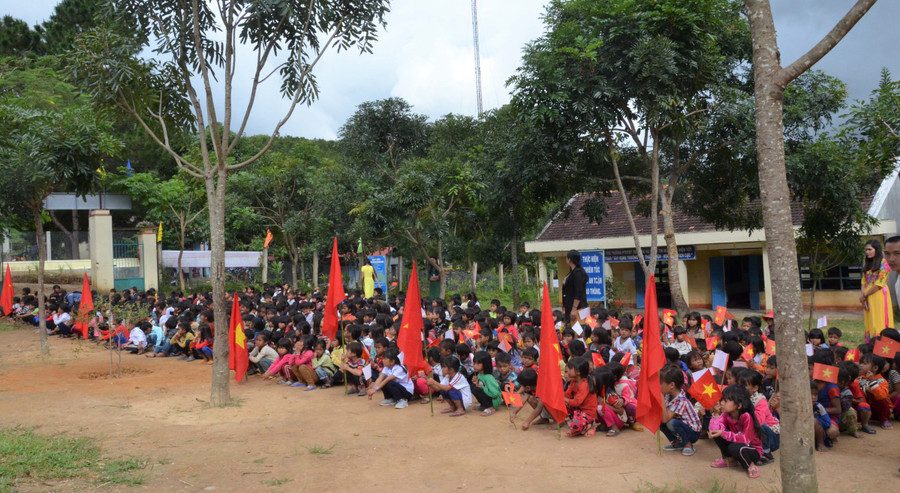 Quang cảnh khai giảng tại Trường phổ thông dân tộc bán trú Tiểu học Hà Đông. Ảnh: Phương Linh