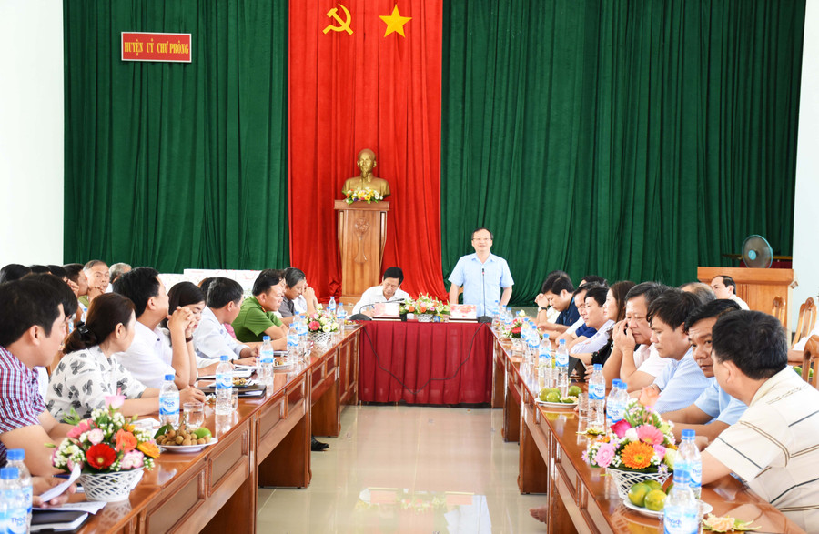 Bí thư Tỉnh ủy Hưng Yên Đỗ Tiến Sỹ tại buổi thăm hỏi, gặp mặt người dân Hưng Yên đang làm ăn, sinh sống tại xã Ia Lâu và Ia Piơr, huyện Chư Prông. Ảnh: M.N Bí thư Tỉnh ủy Hưng Yên Đỗ Tiến Sỹ tại buổi thăm hỏi, gặp mặt người dân Hưng Yên đang làm ăn, sinh sống tại xã Ia Lâu và Ia Piơr, huyện Chư Prông