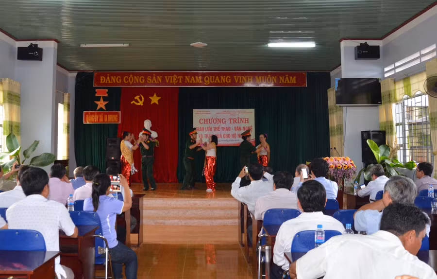 Các tiết mục giao lưu văn nghệ hấp dẫn. Ảnh: Phương Vi