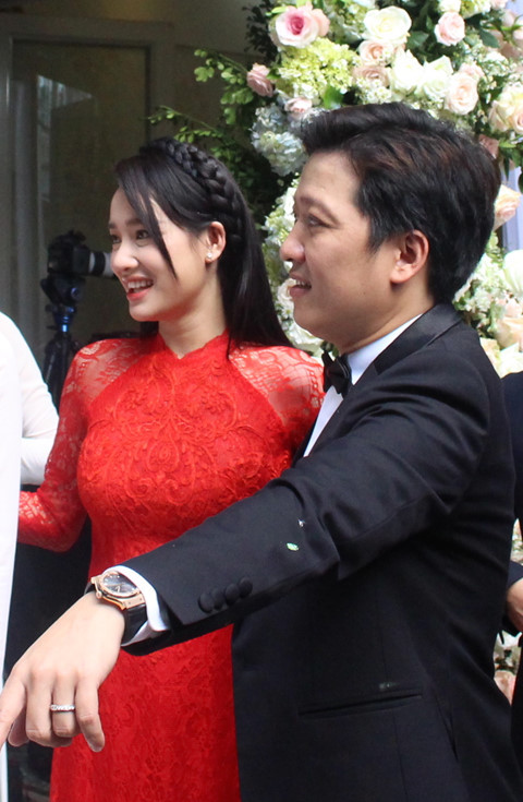  Nữ diễn viên không giấu được niềm hạnh phúc khi lấy được người mình yêu