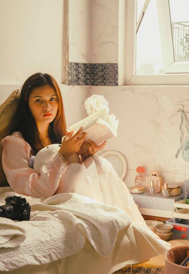 Nhờ sở hữu nét đẹp tự nhiên nên gần như chỉ khi đi chụp ảnh, cần trang điểm Thảo mới phải make-up còn đời thường cô bạn khá trung thành với vẻ đơn giản, tự nhiên.