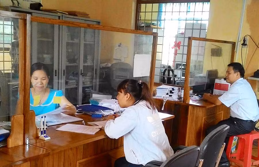 Hướng dẫn thủ tục cho người dân. Ảnh: N.N