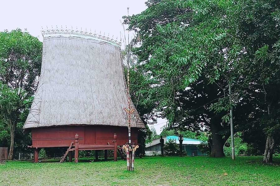 Nhà rông làng Ốp sau khi được tu sửa lại khang trang hơn. Ảnh: Trà My Nhà rông làng Ốp sau khi được tu sửa lại khang trang hơn. Ảnh: Trà My