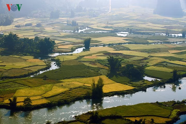 Dòng Quây Sơn chảy qua đây đổ về thác Bản Giốc hùng vĩ.