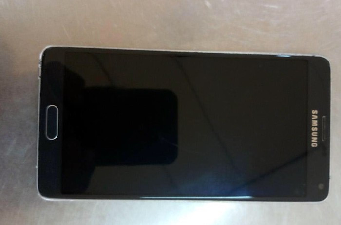 Chiếc điện thoại mà đối Nhu trực tiếp cướp giật.