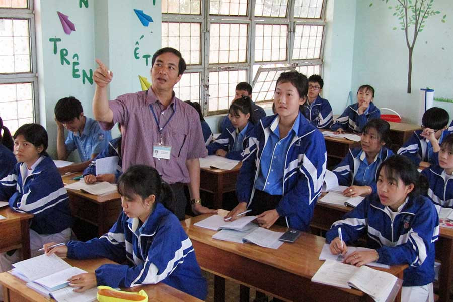 Thầy trò Trường THPT Huỳnh thúc Kháng trong giờ lên lớp. Ảnh: T.N