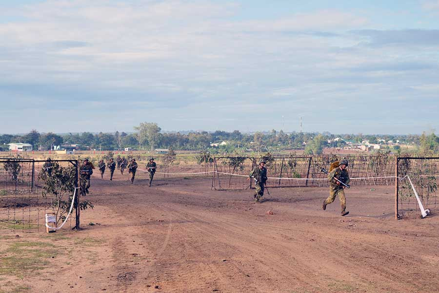 Sư đoàn 320 diễn tập đánh địch phòng ngự. Ảnh: V.H