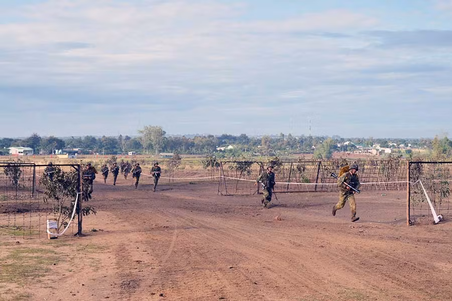 Sư đoàn 320 diễn tập đánh địch phòng ngự. Ảnh: V.H