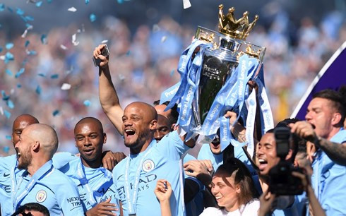 Cúp bạc Premier League danh giá sẽ hạ cánh xuống Hà Nội trong ngày 13/9. (Ảnh: Getty)