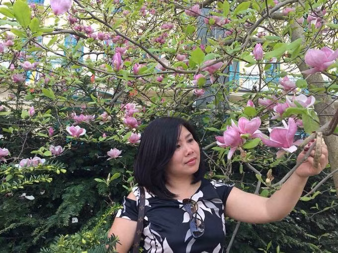 Chị Vũ Thanh Huyền đang có cuộc sống ấm cúng ở thành phố Plzen (Cộng hòa Czech). Ngoài nhà chính - nơi gia đình chị sinh sống, bán hàng thực phẩm và cho thuê mặt bằng - gia đình chị còn có một mảnh vườn 500 m2 cách nhà không xa. Chị Vũ Thanh Huyền đang có cuộc sống ấm cúng ở thành phố Plzen (Cộng hòa Czech). Ngoài nhà chính - nơi gia đình chị sinh sống, bán hàng thực phẩm và cho thuê mặt bằng - gia đình chị còn có một mảnh vườn 500 m2 cách nhà không xa.