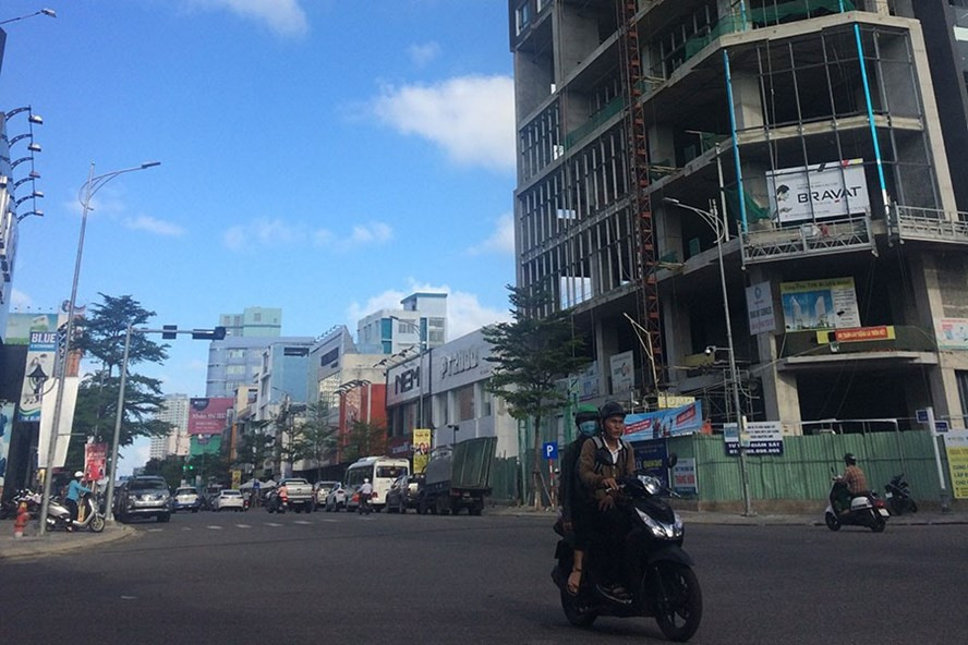 Nhà đất công sản tại 57 Lê Duẩn (Đà Nẵng) cũng đã bị ông Vũ “nhôm” “mượn tay” Cty Quản lý nhà, DN nhà nước để thâu tóm. Ảnh: P.V