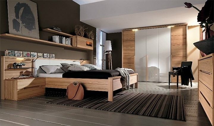 Màu gỗ là sự kết hợp của bảng màu tự nhiên nhất, thân quen nhất, là sự hài hòa của nội thất cần thiết nhưng vẫn đủ tạo nên sự duyên dáng, ấm cúng cho phòng ngủ.