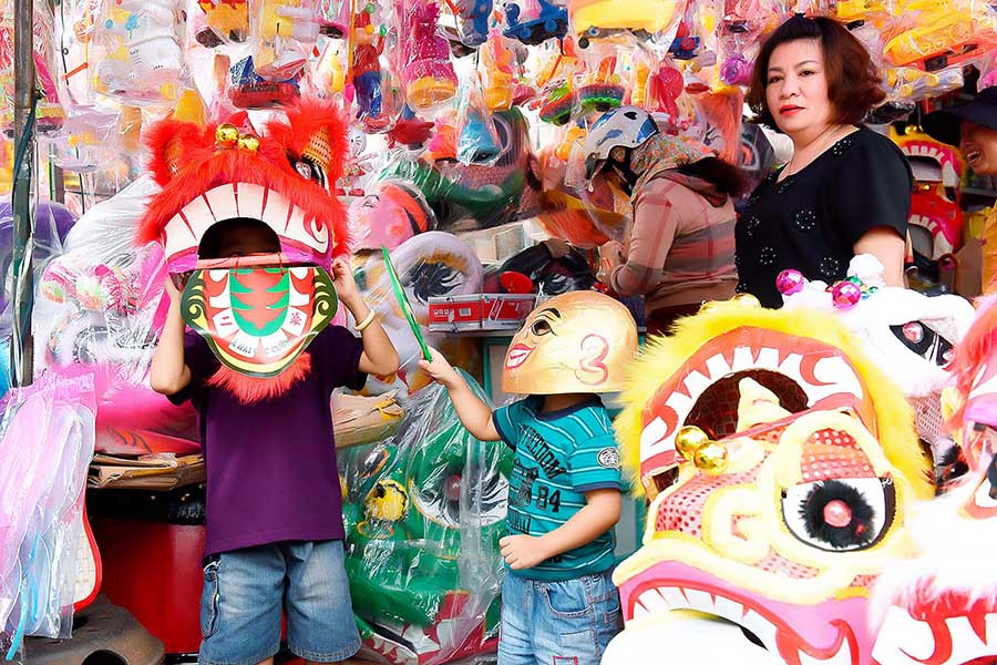 Một cửa hàng bán đồ chơi Trung thu ở TP. Pleiku. Ảnh: Đức Thụy