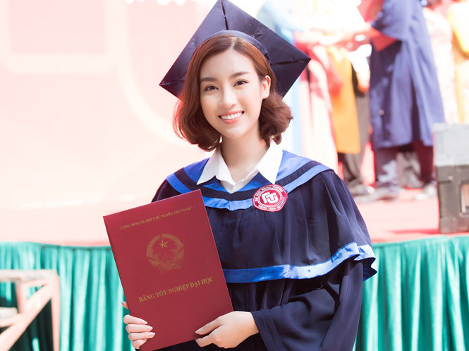 Đỗ Mỹ Linh đăng quang Hoa hậu Việt Nam khi còn là sinh viên năm hai Đại học Ngoại thương