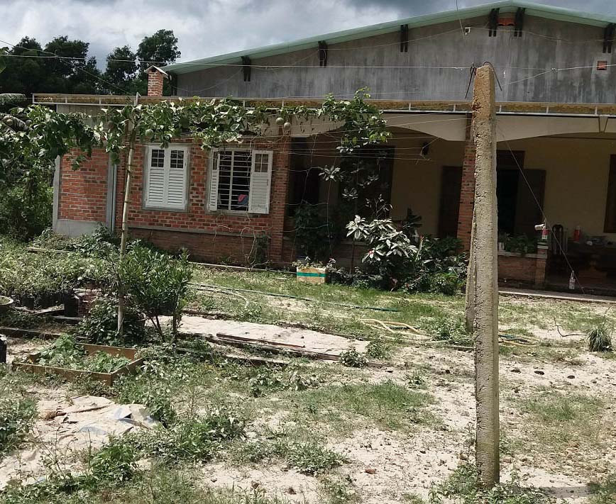 Cuộc sống của người dân bị đảo lộn vì khói bụi nhà máy sản xuất tinh bột săn Gia Lai. Ảnh: Hà Phương