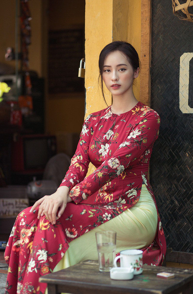 Hiện tại, Linh thường nhận được lời mời làm người mẫu lookbook cho các shop thời trang. Hiện tại, Linh thường nhận được lời mời làm người mẫu lookbook cho các shop thời trang.