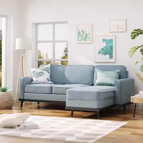 Ghế sofa góc không chỉ tận dụng được phần góc nhà mà còn giúp gia chủ thuận tiện hơn trong thao tác, đây cũng là lý do bạn nên có một chiếc ghế sofa góc trong phòng khách.