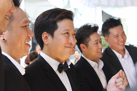 Nam danh hài liên tục mỉm cười