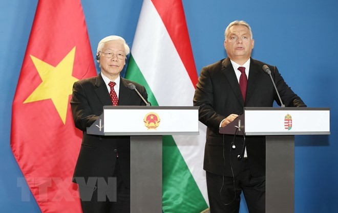 Tổng Bí thư Nguyễn Phú Trọng cùng Thủ tướng Hungary Viktor Orbán phát biểu với báo chí. (Ảnh: Trí Dũng/TTXVN)  Tổng Bí thư Nguyễn Phú Trọng cùng Thủ tướng Hungary Viktor Orbán phát biểu với báo chí. (Ảnh: Trí Dũng/TTXVN)