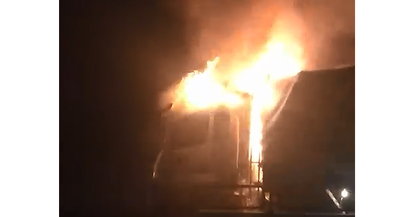 Hiện trường vụ cháy xe tải Hiện trường vụ cháy xe tải