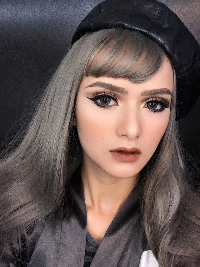  Ra đường nhiều người hỏi mình là con lai, thậm chí còn đơ người một lúc vì không biết mình có nói được tiếng Việt hay không. Dù câu trả lời mình là người Việt nhưng nhiều người không tin, họ còn hỏi tiếp mình là đồng bào nào hay đã sửa mũi ở đâu (cười)”, Thanh Thảo chia sẻ.