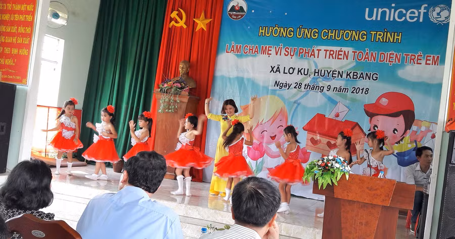 Biểu diễn văn nghệ tại lễ ra mắt câu lạc bộ. Ảnh: Đinh Yến