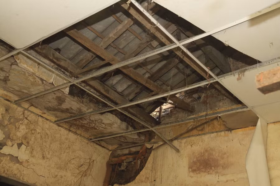 Cơ sở vật chất khiến nhiều người không khỏi cám cảnh của Hãng phim truyện Việt Nam. (Ảnh: Người đưa tin)