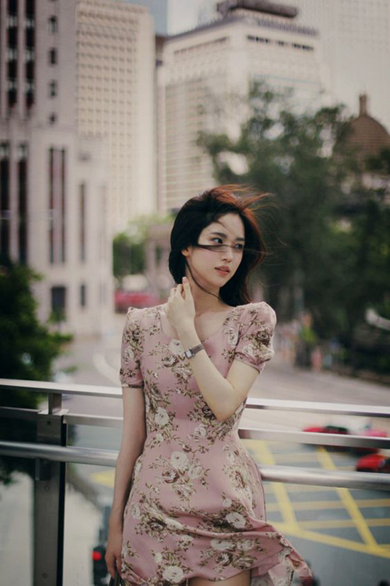 Màu pastel đi cùng những tông hồng, vàng, xanh thanh nhã được yêu thích nhiều hơn so với gam nâu đất, vàng mù tạt từng được ưa chuộng ở các mùa trước