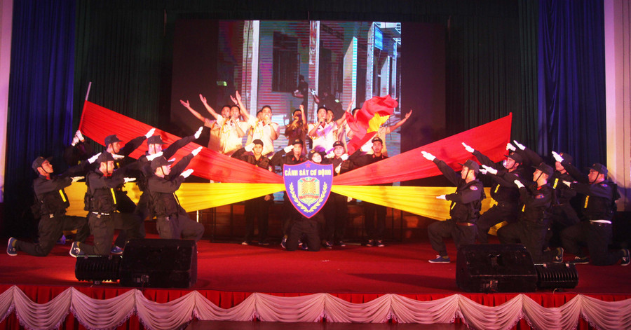  Các tiết mục văn nghệ đã được đầu tư công phu từ nội dung đến hình thức. Ảnh: Văn Ngọc