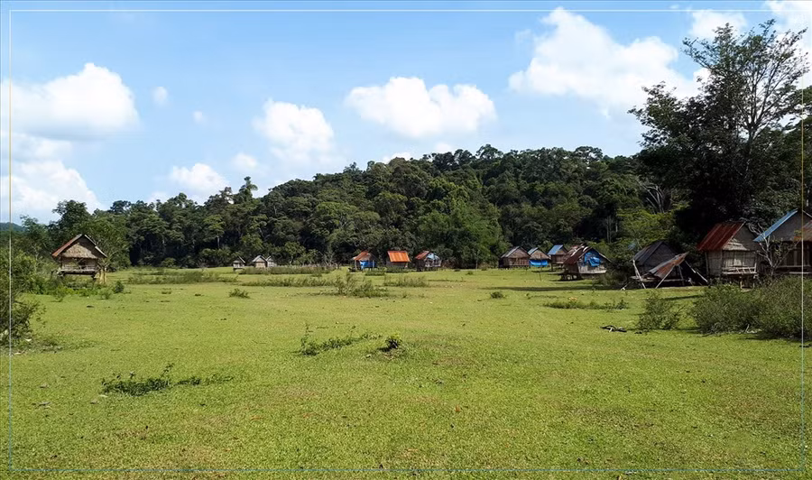 Một ngôi làng yên bình của người Bannar . Ảnh: Khổng Xuân Hiền